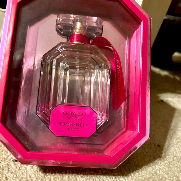 Bombshell Magic! - Picture 4 of 8